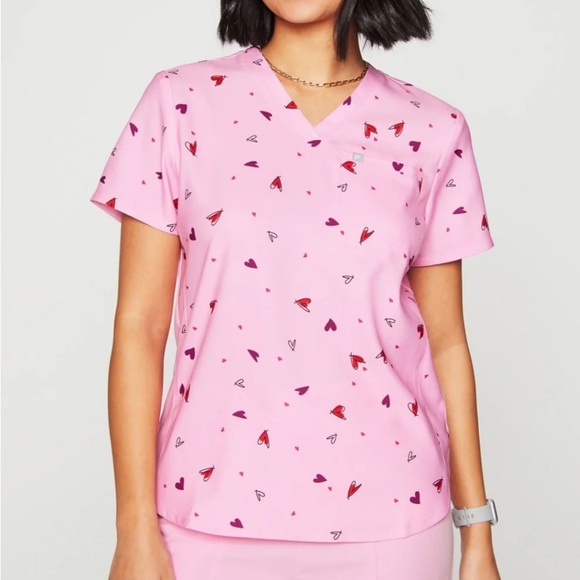 NWT, Fabletics, Vital 1-Pocket Scrub Top, Heart pumping pink, small - Picture 1 of 6
